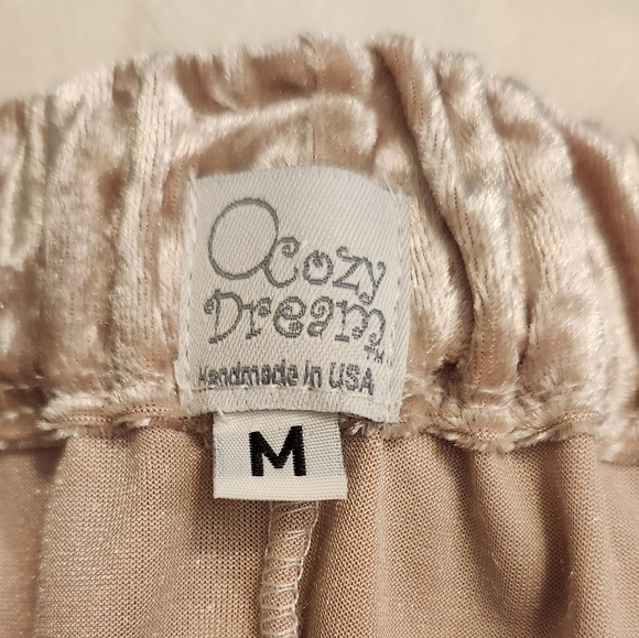 Luxurious crushed velvet joggers champagne colored with shimmer - Picture 4 of 9